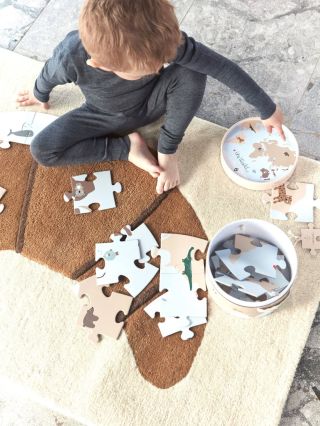 Vezmite deti na dobrodružnú cestu okolo sveta s týmto nádherným dizajnovým puzzle The World 🌏, ktoré zobrazuje celú...